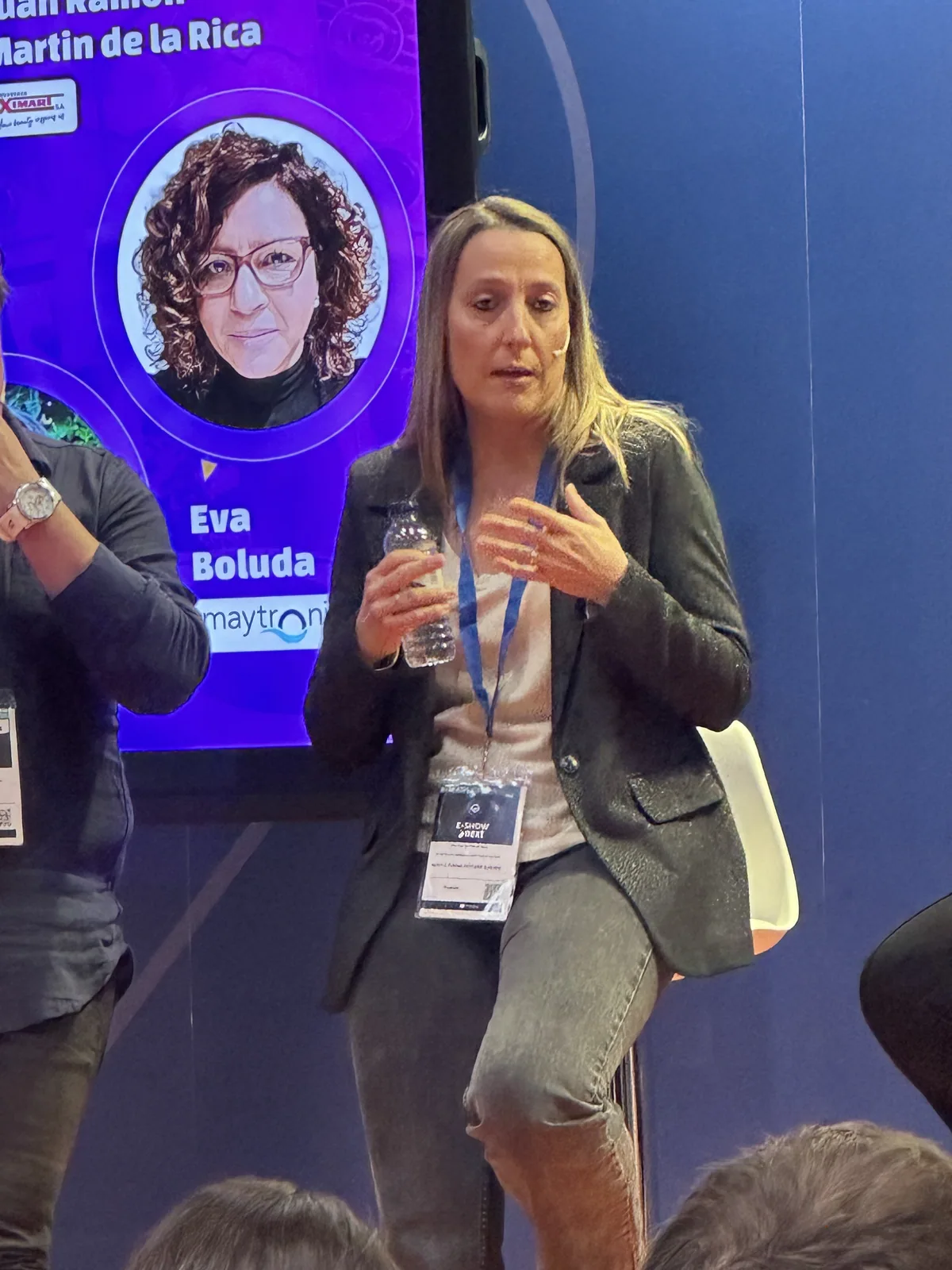 Eva Boluda (Maytronics) interviniendo en FBAshow Barcelona 2025