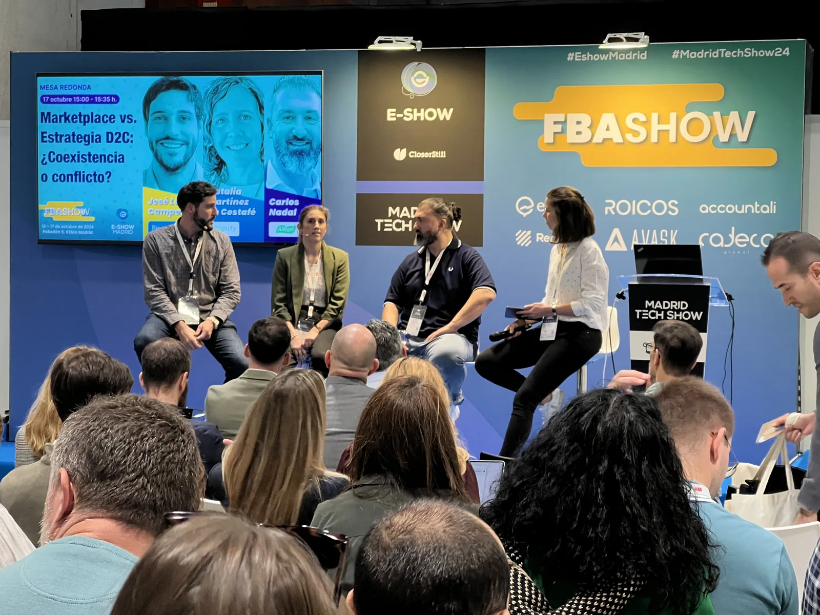 Mesa redonda de FBAshow Madrid 2024 con la sala llena