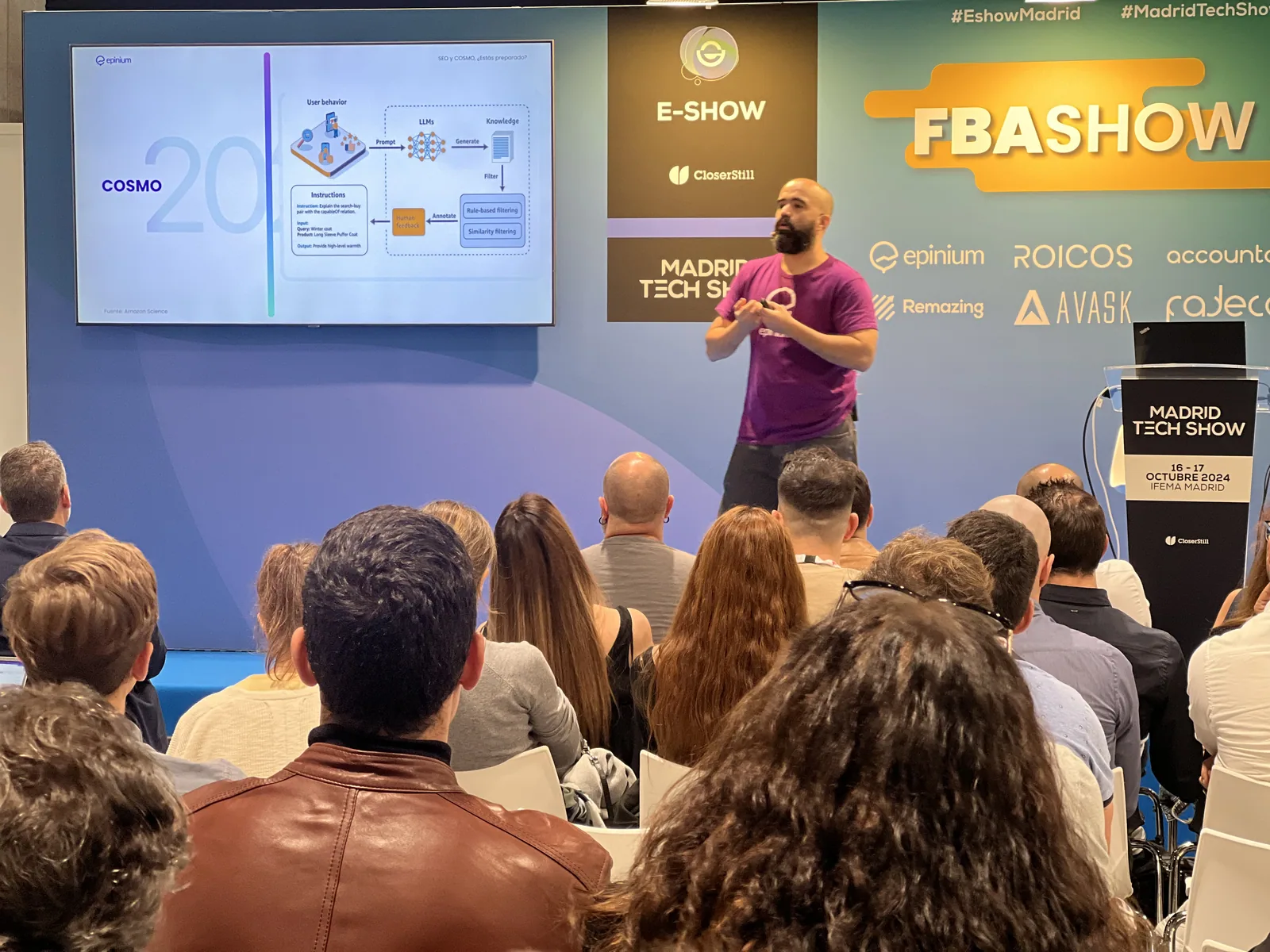Keynote de FBAshow Madrid 2024 con el público de espaldas